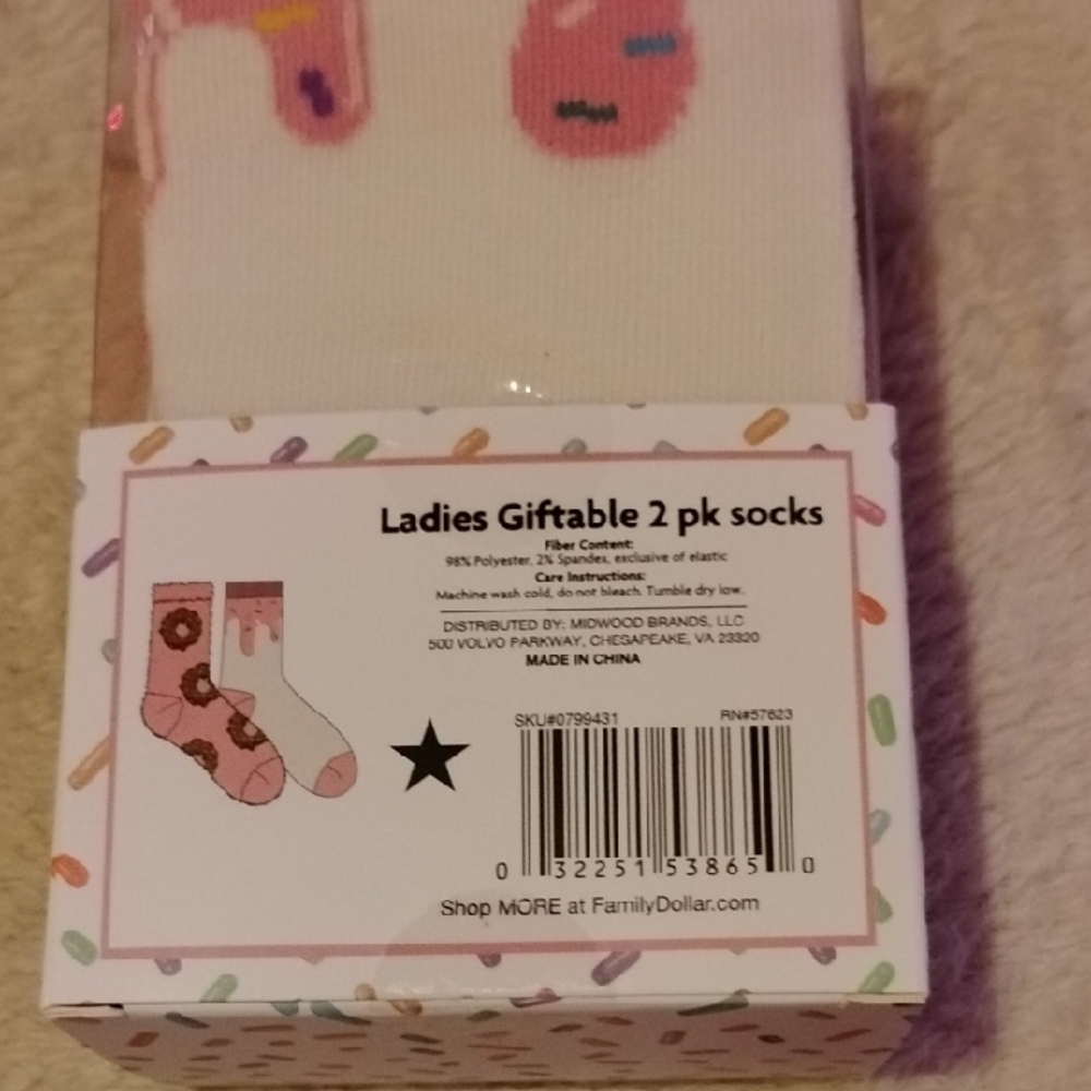 Just Be Donut and Coffee Slippers and Socks Set Size 7/8 - Picture 9 of 11